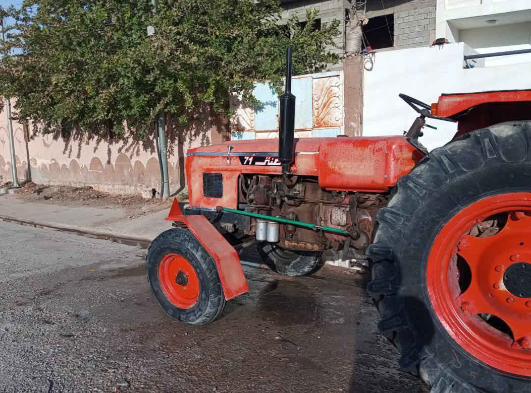 عنتر  للبيع مكان كركوك سعر 4500 اربع ملايين ونص كير محرك اكسل هايدروريك كهربائيات جهاز  رفع كل شغال سنويه ورقم  بدون تحويل ***********
