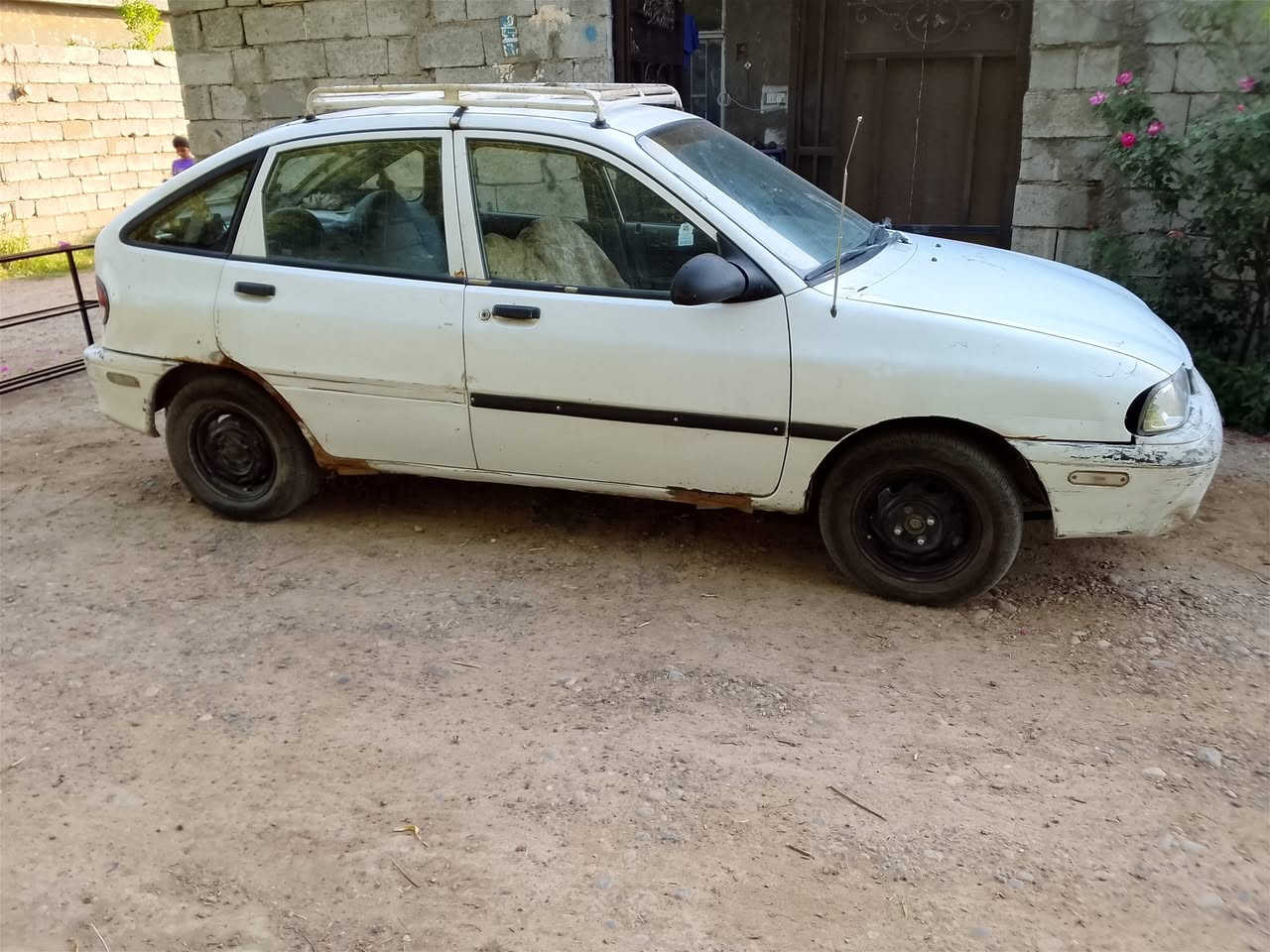 السلام عليكم عندي سياره كيا فله موديل ٩٦ رقم ديالى بسمي مكينه مابيه شي كير عادي صدرها زين سعر ١٩ وبيه مجال قليل المكان بغداد الشعب ***********
