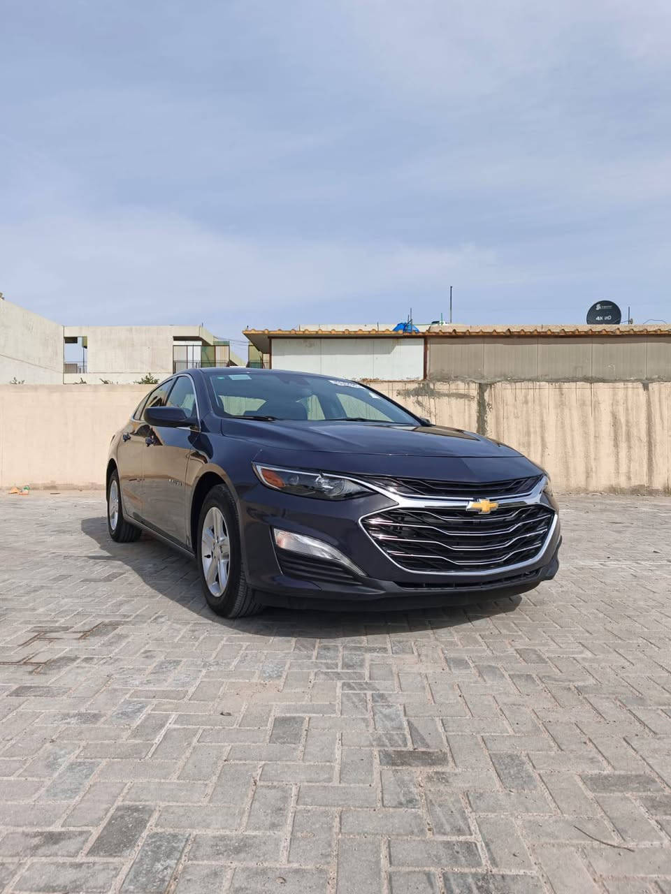 سلام عليكم 
للبيع 
شوفرليت ماليبو 
المودي ------2025 
اللون______ ازرق ميتاليك 
نوع المحرك _____. 5-1 تيربو 
العداد---------------- 900 ميل يعني جو الألف زيرو 
حادث السيارة ____  مكفول من الشاصي واللغد والصبغ 
فقط بارد جاملغ أمامي جهة السايق وطرف البنيد كلش قليل 
بدون رقم تترقم جميع المحافظات عدا الإقليم 
ارباك ستيرن فقط 
صور الحادث مرفقه بالمنشور 
لمعرفة السعر 
اتصل واتساب موجود وخاص موجود 
***********
***********
