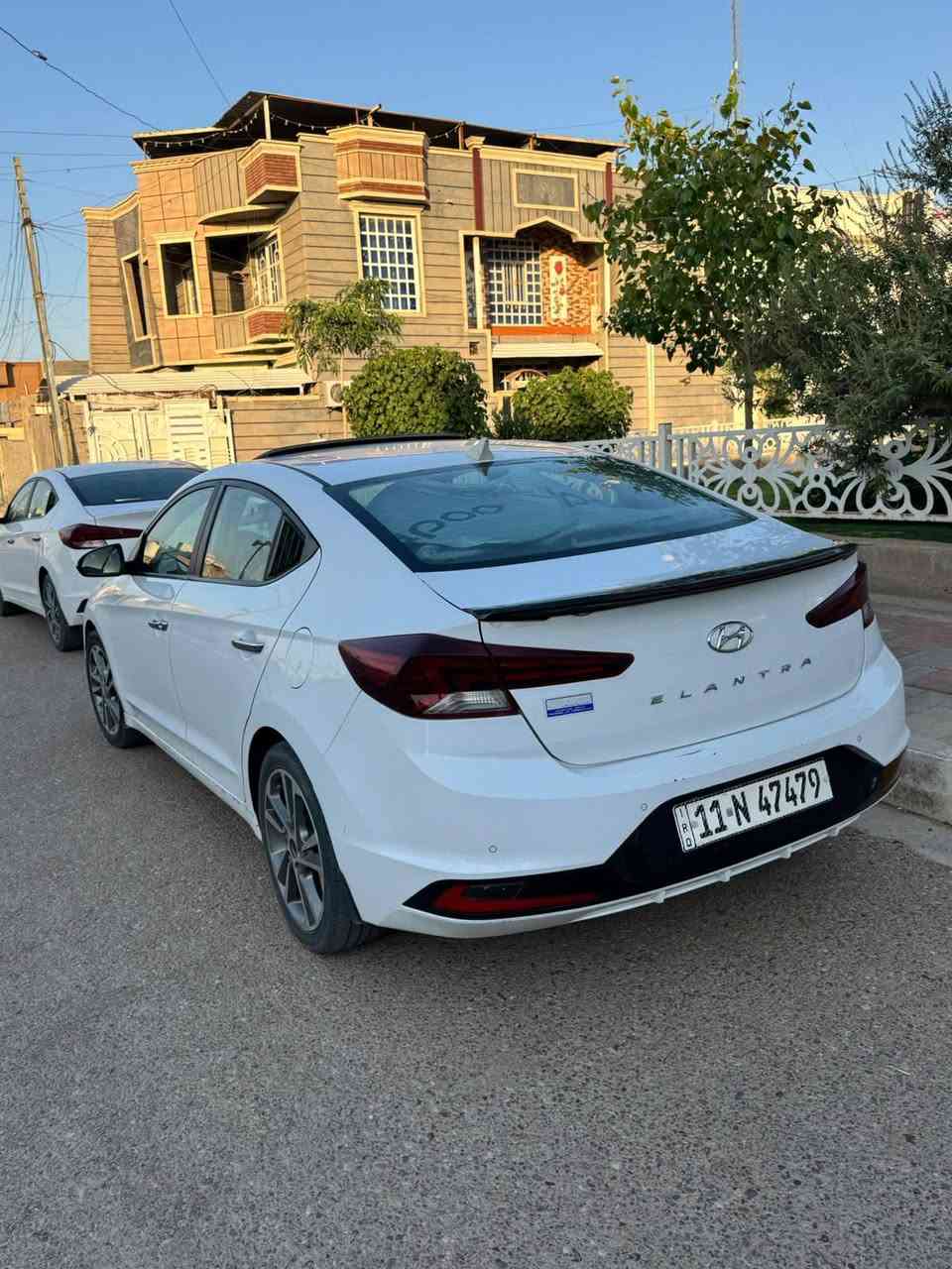 . لانترا  موديل 19.خليجي   سياره باسمي  بيها قطعه وحده  جاملغ خلفي سياره مكان رمادي 5كيلو سياره فول مواصفات  بصمه فتخه اشاير مري   مواصفات الفول  بيها اضافه شاشات خلفيه.  تواصل ***********
