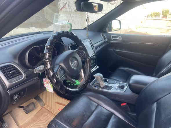 Jeep Limited 2020 جيب لمتد 
ماشيه63 الف ميل حقيقي
ضررها بنيد فقط موضح بالصور
صبغ قطعه فقط 
رقم بغداد مشروع وطني 
المواصفات فول ١/١ لمتد :
- مكينة 3,600 / ٦ سلندر
- سقف بانوراما
- صندوق كهرباء
- كشنات جلد  
- كشنات تحكم كهرباء 
- كشنات تدفئه + تبريد
- كشنات خزن Memory
- ستيرن تحكم كهرباء + ستيرن تدفئه
- شاشة CarPlay اصليه 
- كاميرا خلفية دوارة
- بصمة تشغيل / بصمة ابواب
- حساسات خلفية 
- حساسات جانبيه نقطه عمياء 
- ويل حجم 20 عنكبوت اصلي  
- مودات اقتصادي ايكو و سبورت
جاهزه بدون نقص
صدرها لوك تخم تاير جدد

السعر 265ورقه بيها مجال بسيط
عنوان/ميسان***********
