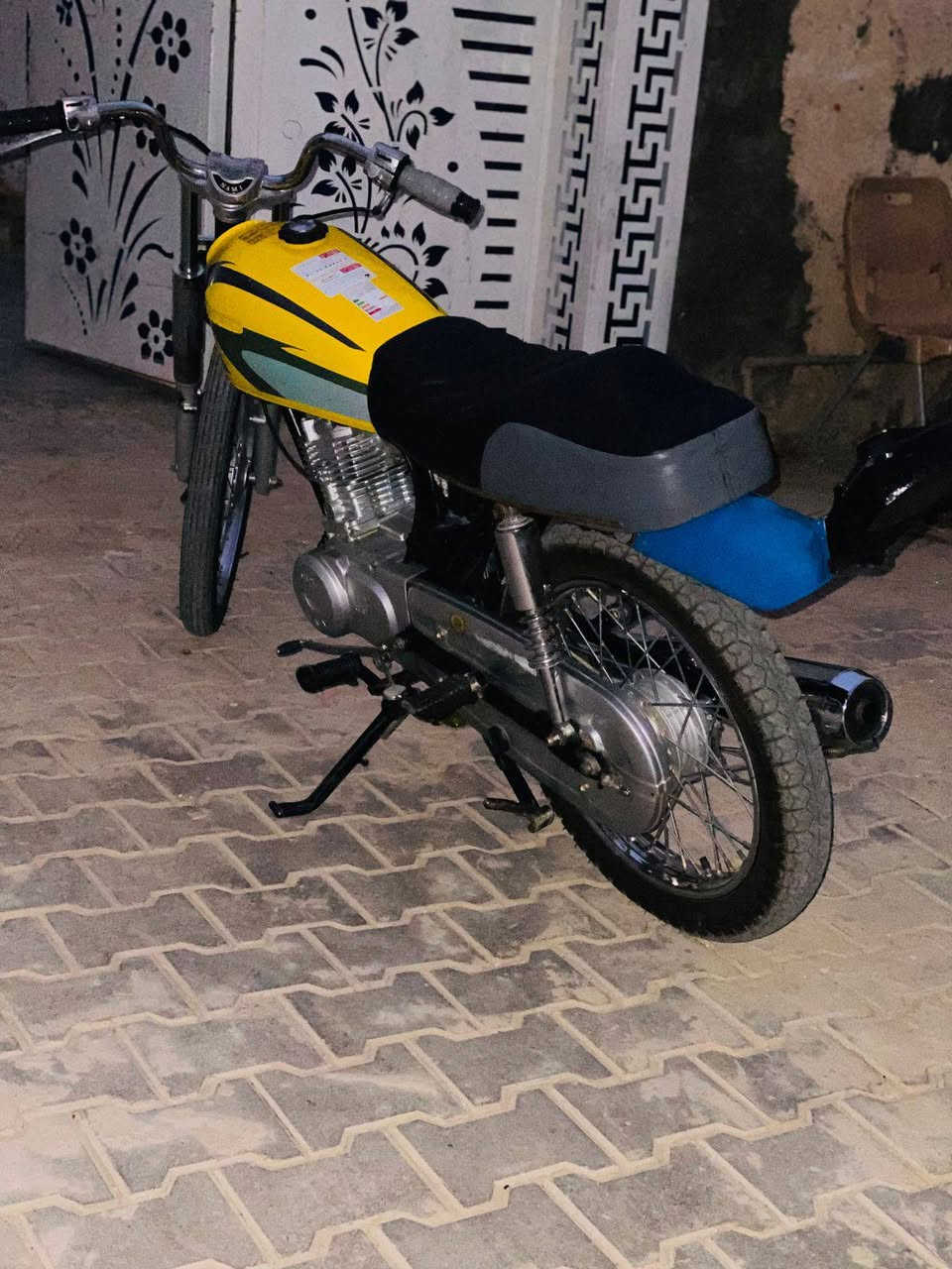 سلام عليكم دراجه اللبيع كلك بدون انزال السعر700 بيهه مجال قليل ***********
