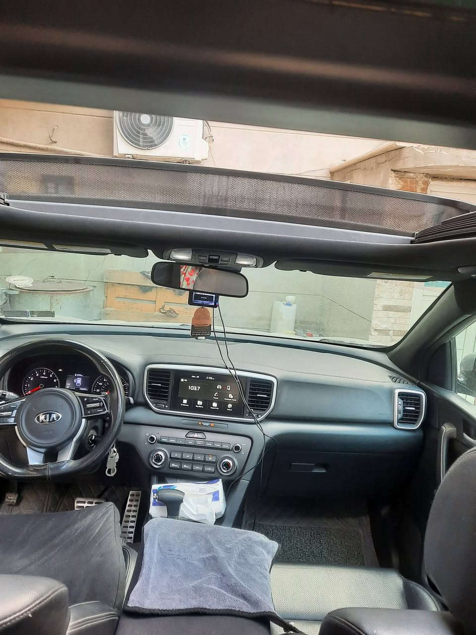 السلام عليكم
كيا سبورتج 2022 وارد امريكي (بلاك ادشن) ومعروفه مواصفاته فول للاخير عدا البصمة صور الحادث بالمنشور 
رقم أربيل باسمي
السعر ٢٠٥
مواصفاتها
1 بانورما 
2 محرك 2400 GDi
3 تبريد قطعتين
4 ستيرن رياض حرف D
5 فول تحكم ستيرن
6 شفتات سرعة وقيادة ذاتية
7 ثلاث انظمة قيادة 
8 مثبت سرعة
9 كشنات جلد كلها اسود الامامي تحكم كهرباء
10 رادارت
11 تحديد مسار
12 نظام منحدرات
13 مري كهرباء شفط واشاير بالمري
14 فور ويل
15 نقطة عمياء
16 ويل كب اسود رياضي حجم 18
17 ماشية ٦٦ ميل
18 شاشة اعطال
19 شاشة ابل وكار بلي
العنوان بغداد للستفسار ***********
