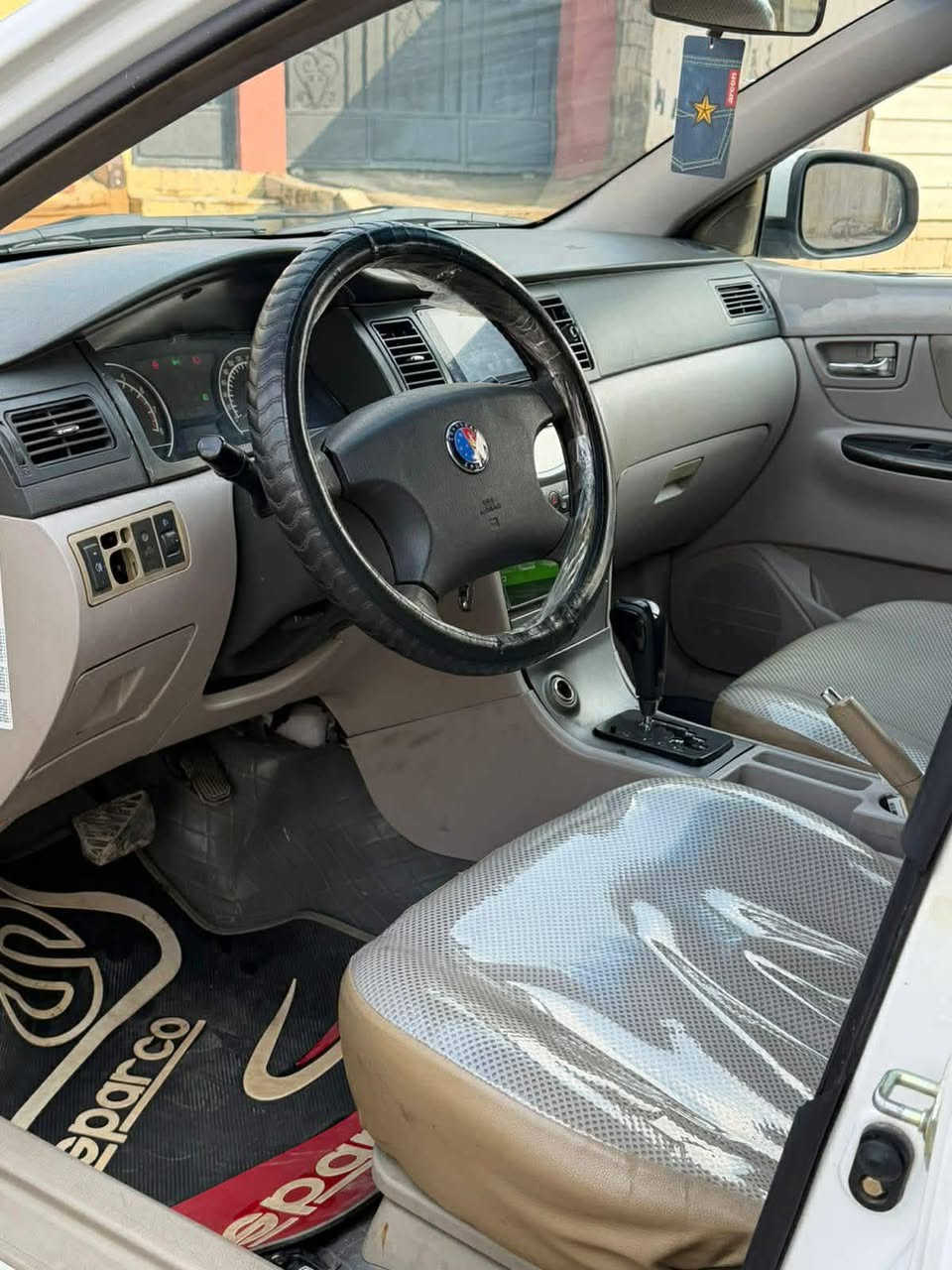 للبيع جيلي موبل موديل 2013 كيرمحرك عليها كورلا 18 يعني فكرك صافي لاعطلات بالكير ولامكينه ياباني بعد رقم سليمانيه دولي ومميز سنويه ورقم وهزه والبراد كلها جديد بي كوبون بنزين  سيارة فول مواصفات فول اوتماتيك برده بلادي  كشنات تغليف اصلي شاشه  كبيره كامره حساس خلفي اشاير بالمرايا جامات كهربائي سنتر لوك  سويج شخاطه مرايا كهربائيه  بعد بي اهوايا مواصفات كيرمحرك تبريد بشرط صدر امامي خلفي بشرط تيرات باتري كلها جديد والسيارة عليها ادامه  يعني مابي مصرف سيارة مال بيت اي نقص مابي سيارة بي اربع قطع صبغ اثر شخوط هلال صبغ وربع باب سائق صبغ وجمرلغ وبنيد الباقي بشرط السعر سعر اوبل 62 وبي مجال العنوان كركوك القادسيه شارع ابووليد ابيع نقد ومااراواس *********** كركوك, العراق
