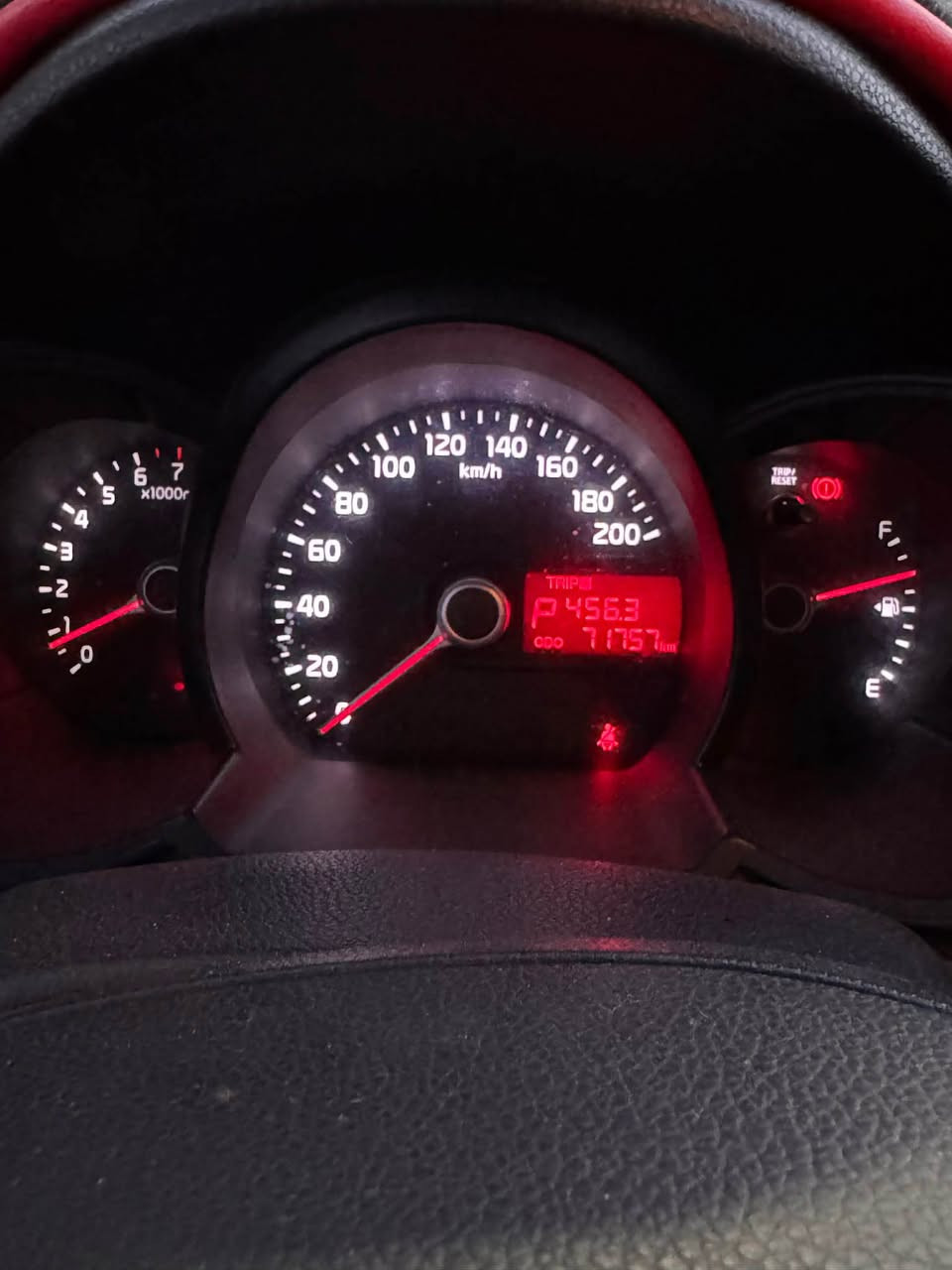 كيا بيكانتو خليجي اثنين سويج 2013  سياره بدون صبع بى اربعه مكان بارد مكينه كير شرط مامفتوح سياره مابيها نقص جاهز من كل شي ماشي ٧٠ كيلومتر. سياره باسمى شرط تحويل غرامه دفتر بنزين موجود سعر88 بي مجال بسيط مكاني كركوك 
*********** كركوك, العراق
