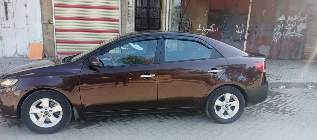 سلام عليكم 
سيراتو خليجي مكفولة من الضربه والصبغ
فول مواصفات مكاني بغداد
رقم بغداد
*********** واتساب
