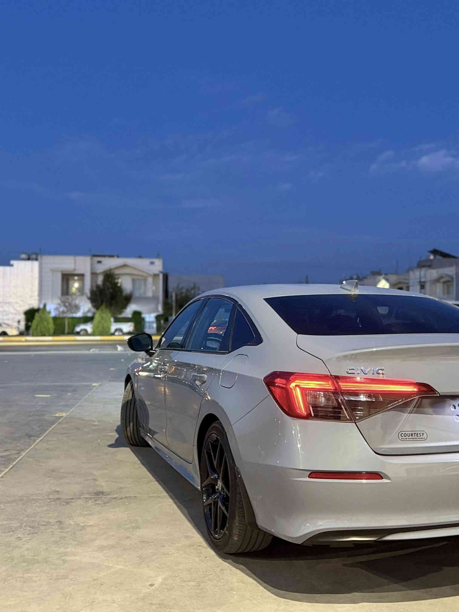 السلام عليكم 
هوندا سيفيك 2023 سبورت

ماشيه 47 مايل

تترقم جميع المحافظات عدا الإقليم 

     ( ( حادث بنيد وجاملغ  وباب)  

مواصفات

- بصمة 

- شاشة كبيرة

- رادار 

- تحديد مسار

- اوتو استوب  انطفاء عند الوقوق 

- تحديد سرعة

- شاشة عداد ديجيتل

- تحكمات ستيرن

- تحذير  وقوف 

- هاندبريك كهربائي

- لايت زينون امامي

- لايت خلفي ليد

- تشغيل عن بعد 

- نظام ايكو وسبورت وعادي

- محرك ٢٠٠٠  تنفس طبيعي

السعر 140
وبيها مجال بسيط 
العنوان :- الأنبار . القائم

للاستفسار ***********
