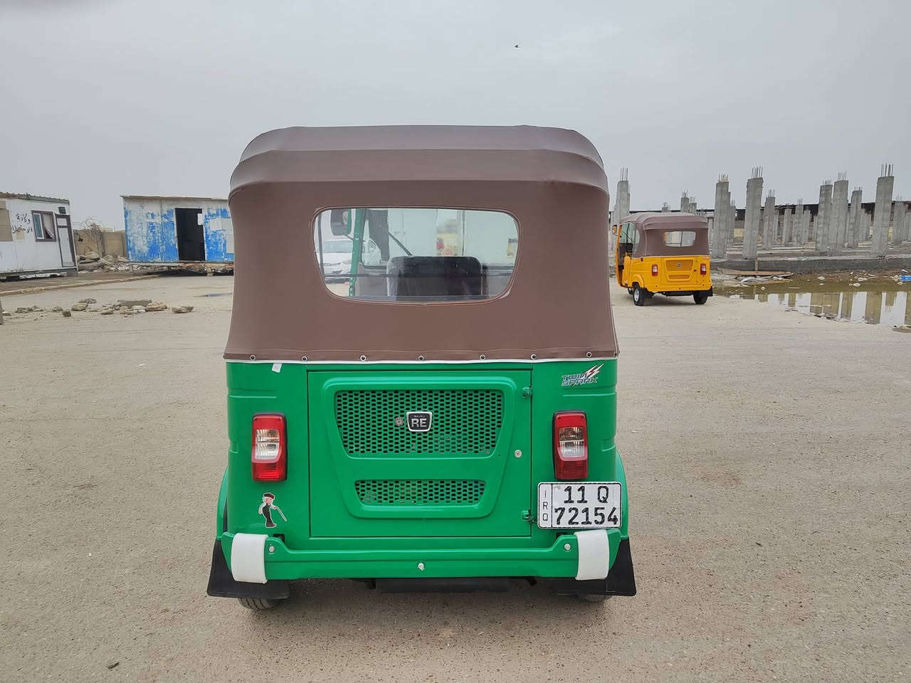 السلام عليكم مرخصة مدير الكروب تكتك موديل 2021شهر 12 بيهة دوستين خلفية معمرة والباقي مكفول محركهة مكفول 
مكاني بغداد مدينة الصدر تقاطع كسرة وعطش 
رقم الهاتف ***********
