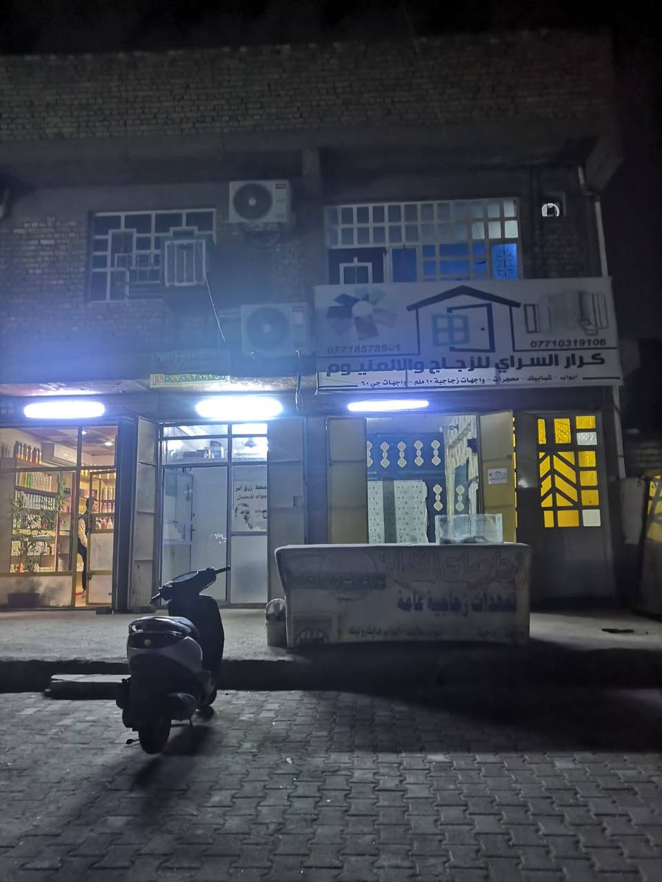 شارع تجاري نص عماره طابقين في قطاع 16الشارع الرضوي الرضي 3محلات وستقبل واسعه وصحيات وحولي صغير والطابق الثاني غرفتين نوم ومطبخ كبير واسع وصحيات وفوك البيتونه كبيره البنيايه ماجره المحلات الاستفسار علي الرقم***********
***********
