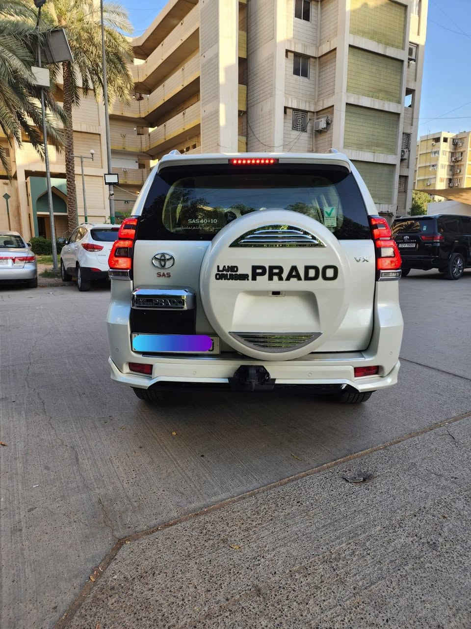 السلام عليكم  برادو موديل 23  vx وكالة sas
السيارة فول كامرات 360 درجة كشنات جلد تدفئه وتبريد ثنينهم تحكم كهرباء تذكرة مقاعد ستيرن تحكم كهرباء ثلاجه ويل كب مال المرغوب السياره تشغيل عن بعد ترحيب وعلامة برادو ليزيريه الأبواب المقاعد الثالثه للركاب كهرباء كل أنظمة السياقه 4x4 نظام زحف سبورت ايكو مثبت سرعه شفتات بالستيرن السيارة فول وبيهه مواصفات كلشش هواي بعد السيارة نظيفه بمعنى الكلمه ماشية 25 الف كيلو فقط زيرو زيييرو
السعر 5دفاتر وستين ورقه
المكان بغداد 
 الرقم 
***********
