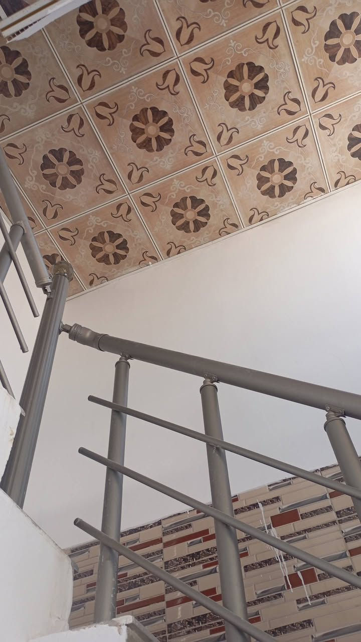 دار للبيع مساحة 50متر بناء جديد طابوق نهروان صب كونكريت مركزي سيراميك بورسلين كرانيت سقوف ثانويه خدمات كامله مدارس حكوميه منطقه راقيه زراعي مقابل قريه الغدير شارع المؤسسه السعر 22مع المجال استفسار ***********
