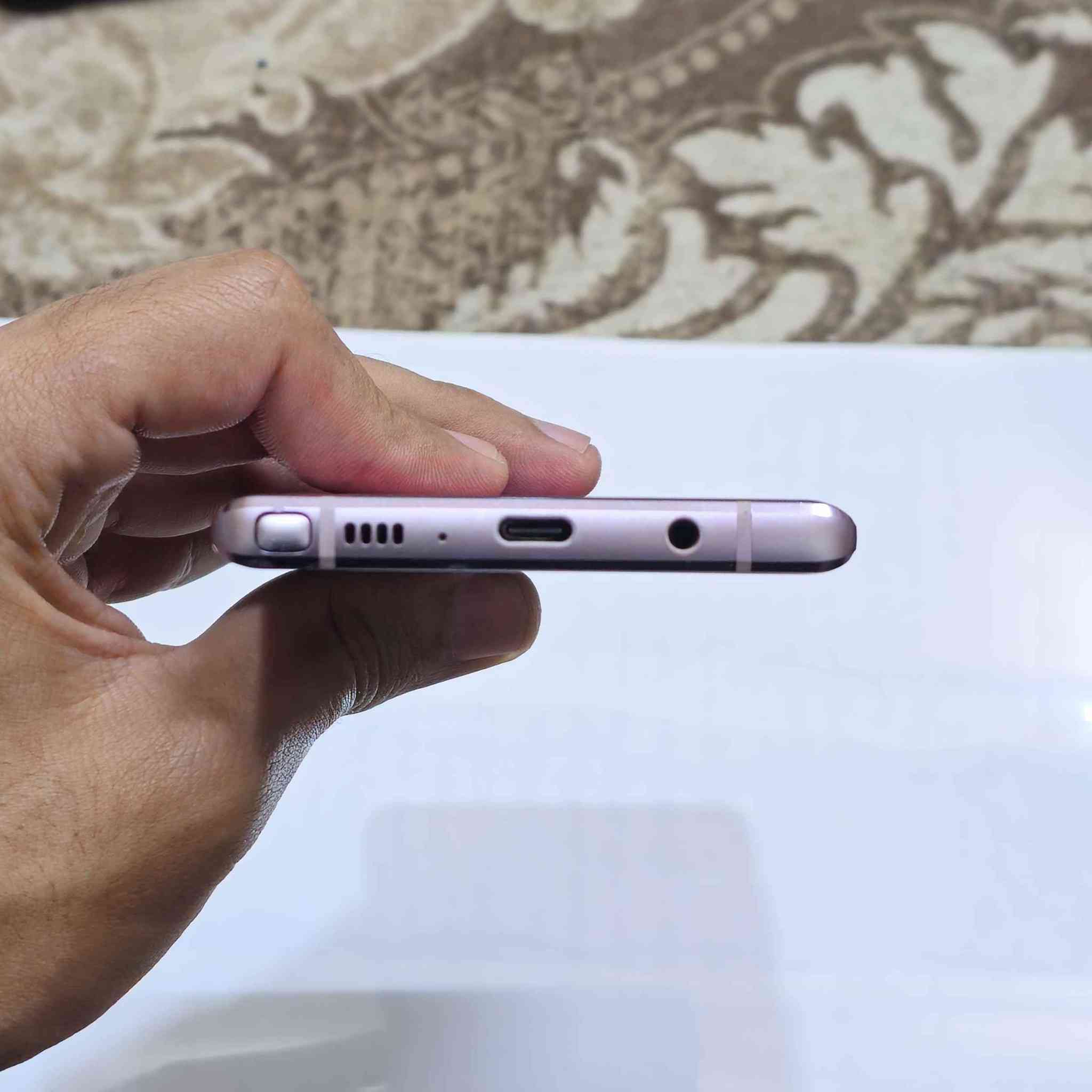 نوت ٩ شرق اوسط
جهاز ما مفتوح ولا مصلح
فقط شاشه طابعه
الشاصي خالي من اي ضرر
بصمه شغاله
نظيف و مرتب شوفة عينك
السعر ٢٠٠ و بي مجال بسيط

اي استفسار تفضل خاص او اتصل على رقمي
مكاني كربلاء حي المهندسين الزراعيين 
متوفر توصيل لجميع المحافظات بشرط تسألني الي يخطر على بالك و اجاوبك علي و تقتنع ١٠٠% لان التليفون اذا ادزه و يرجع شركة التوصيل تأذي
***********
اي استفسار اني حاظر كربلاء, العراق
