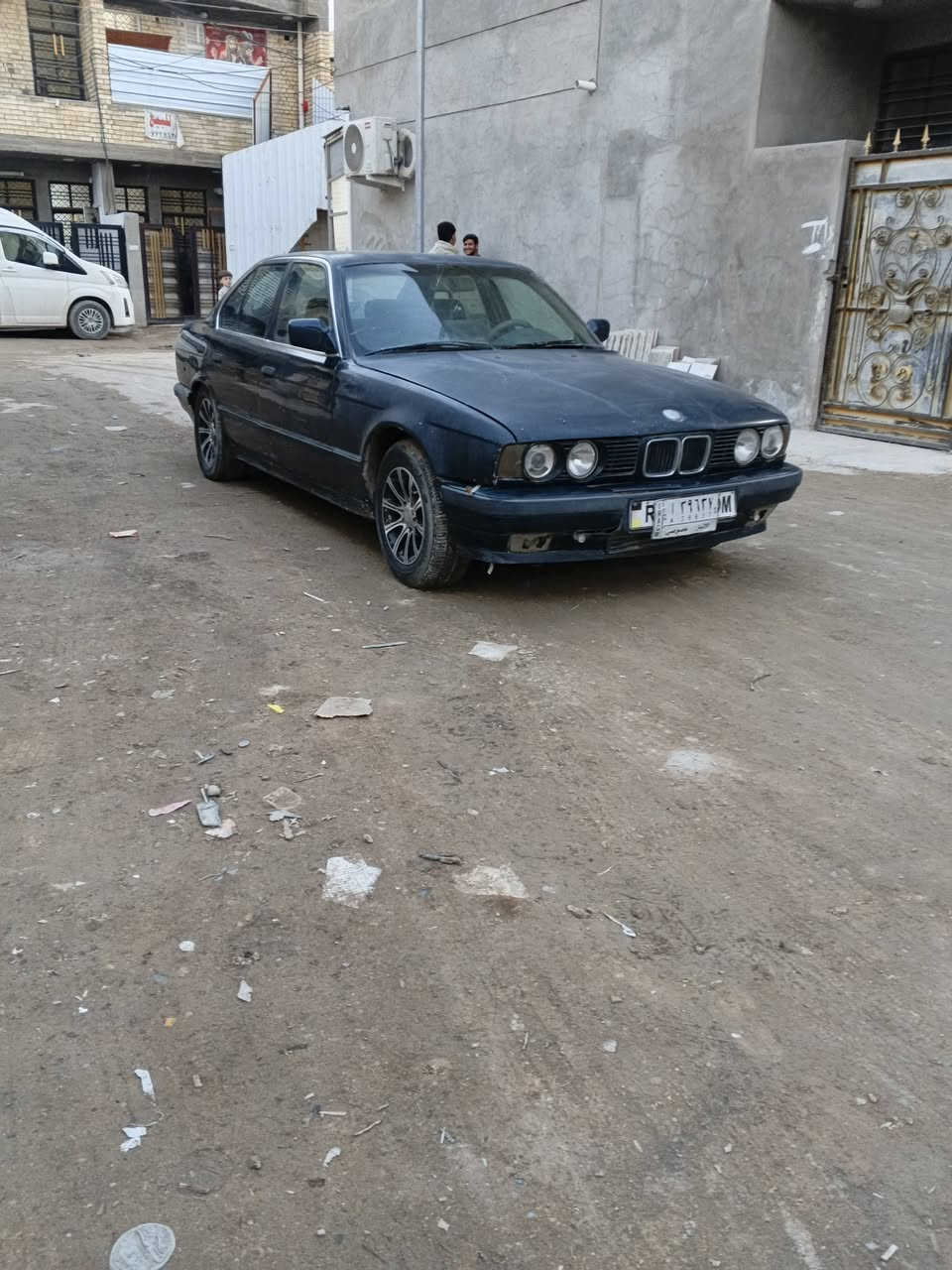 للبيع بي ام 535موديل 91 انبار مشروع وطني رقم موبايل ***********سعر 40$ سيارة بلادية لاضربة ولاصبغ ولاتبديل تدفئة تبريد ثلج شاشة وكامرة خلفية محرك وكير مكفولات دواخل جلد دشبول وكشنات وبطاين جددحدادية امامي خلفي جديد سنتر لووك شغال سلايد روف كهربائيات اي نقص مابيه سيارة احله من صور تخم تايرات ويل جدد مكاني بغدادموجود واتساب
