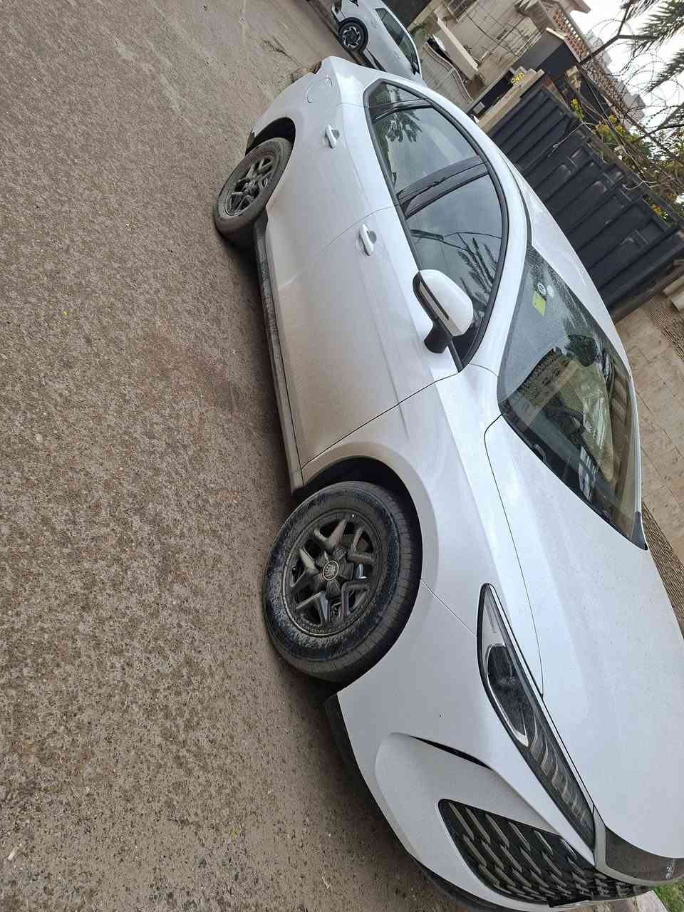 السلام عليكم
كن بلس زيرو ماشية على كد الترقيم مرقمة بغداد كاملة باسمي ورقمها حلو مواصفاتها معروفة وغراضها كاملة شاحن وبصمة وكارت وحتة ارضيات بيها مكان السيارة بغداد السعر ١٩ مليون و ١٠٠ الاتصال على الرقم ***********
