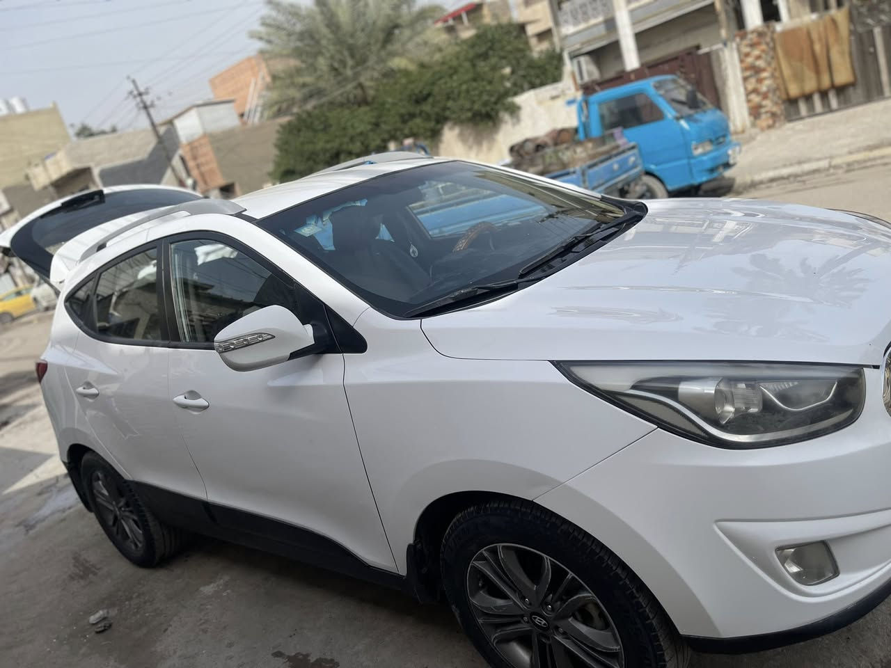 السلام عليكم
توسان ٢٠١٥ جديدة 
محرك ٢٠٠٠
كير ومكينة مكفولات 
بغداد مدينة الصدر 
***********
