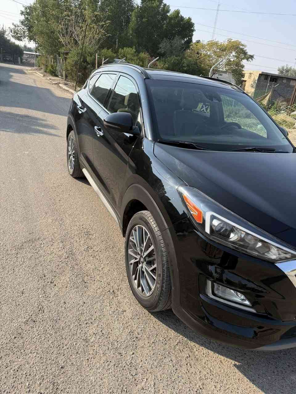 السلام عليكم للبيع توسان مديل 2020امريكيا السيارة جديدة كلش ماشية31000miحقيقي حادثهة بنيد ونصبغ ويا بس بدايت الجاملغ وبيهة رصعة بل جاملغ الخلفي ونصبغ علة كدهة وبيهة وجه الشاصي الايمن فقط سحب بدون صبغ وبدون معجون السيارة فول موصفات 
بنراما 
جلد لونين 
بصمة 
تدفئة وتبريد كشنات 
ولكشنات الخلفية تدفئة 
شحن وايرلس 
خمس كامرات 
سستم سماعات انفنتي صوت كلش حلو وعالي 
كشنات كهرباء  
صندوك كهرباء 
السيارة جاهزة من كلشي ما بيهة اي نقص 
مكينة 
2400GDi
رايدهة ب180$ 
مكاني شهداء البياع هاذ رقم خابرني وتدلل
***********
