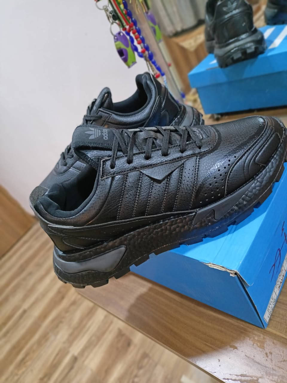 ادادس اسود جلد ارضية بوست حذاء بي مسند للقدم قياس 43


**إذا كنت صاحب هذا الإعلان وتريد حذفه لأي سبب، رجاءا أرسل رسالة إلى الدعم الفني**