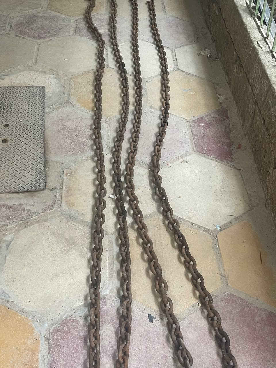 سناسل طول كل وحده 6 متر
بيبان 2
***********
