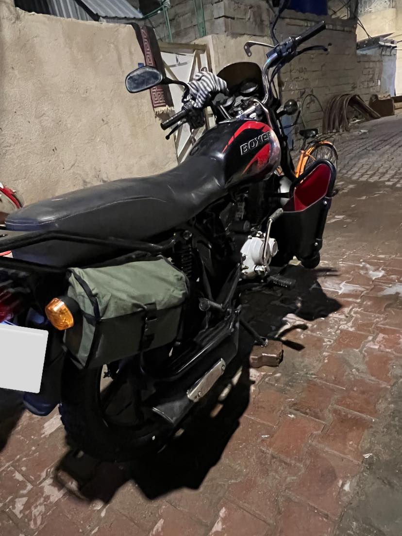 بوكسر مديل ٢٣ كفاله عامه جاهزه من كلشي رقم بصره نكليزي سنويه جديده كلوب ما نقصها كهربائية كلها شغاله عنوان بصره شرط تحويل *********** سعر ٢٥٠٠ وبيها مجال
