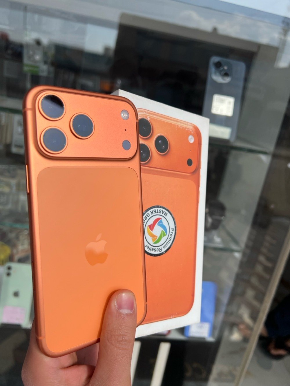 
ما هو موديل الجهاز بالتحديد؟: 
iP17 PRO MAX
ما هي سعة التخزين الداخلية للجهاز؟: 
256GB
هل يوجد ملحقات مرفقة مع الهاتف مثل الشاحن؟: 
نعم ملحقات كامله
أين يقع البائع لتسليم الجهاز؟: 
قضاء الفجر
هل يوجد ضمان متبقي على الجهاز؟: 
نعم ضمان ماستر سنه