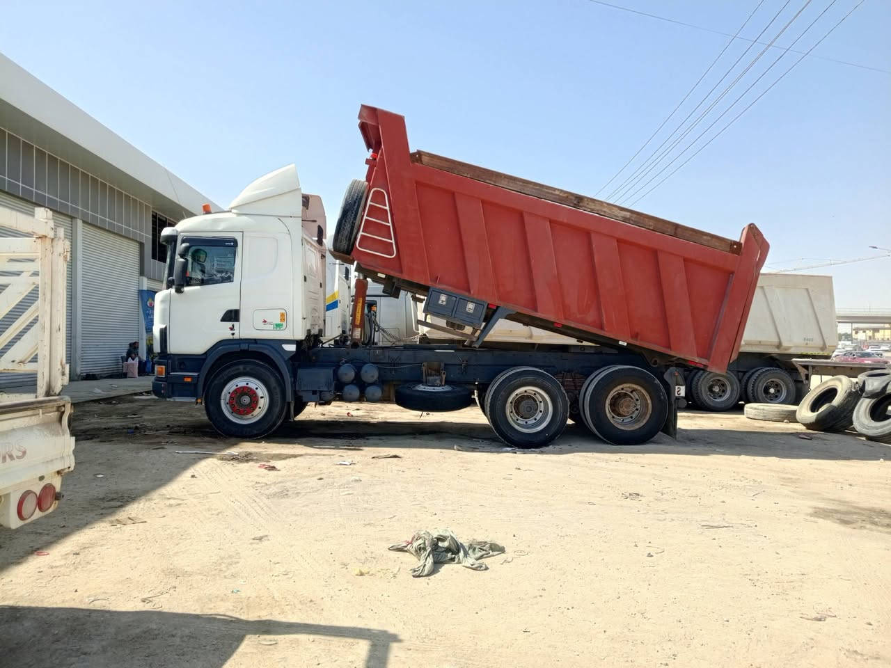 السلام عليكم سكانيه البيع 2000مكفوله كير 900 محرك6 نجكتر جديد مجموعه 97  جديده تخم تاير تبريد شغال جاهزه العمل رقم بصره بسمي مجدده ل2030 مكان بصره الزبير السعر 320بيها مجال ***********
