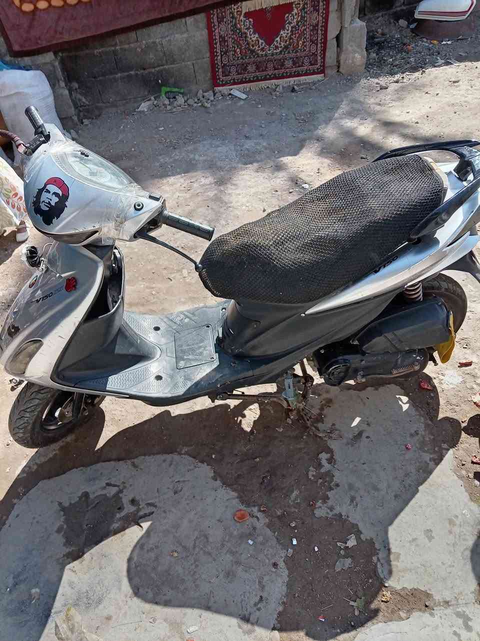 مرحبا أخوان عندي ادرس شغالة كلهة سلف هندر كاملة للبيع سعرها ٣٠٠ اوبيهة مجال حك جيتك وادلل عنوان تقاطع السادة الخاص موجود أو رقمي *********** وشكرا
