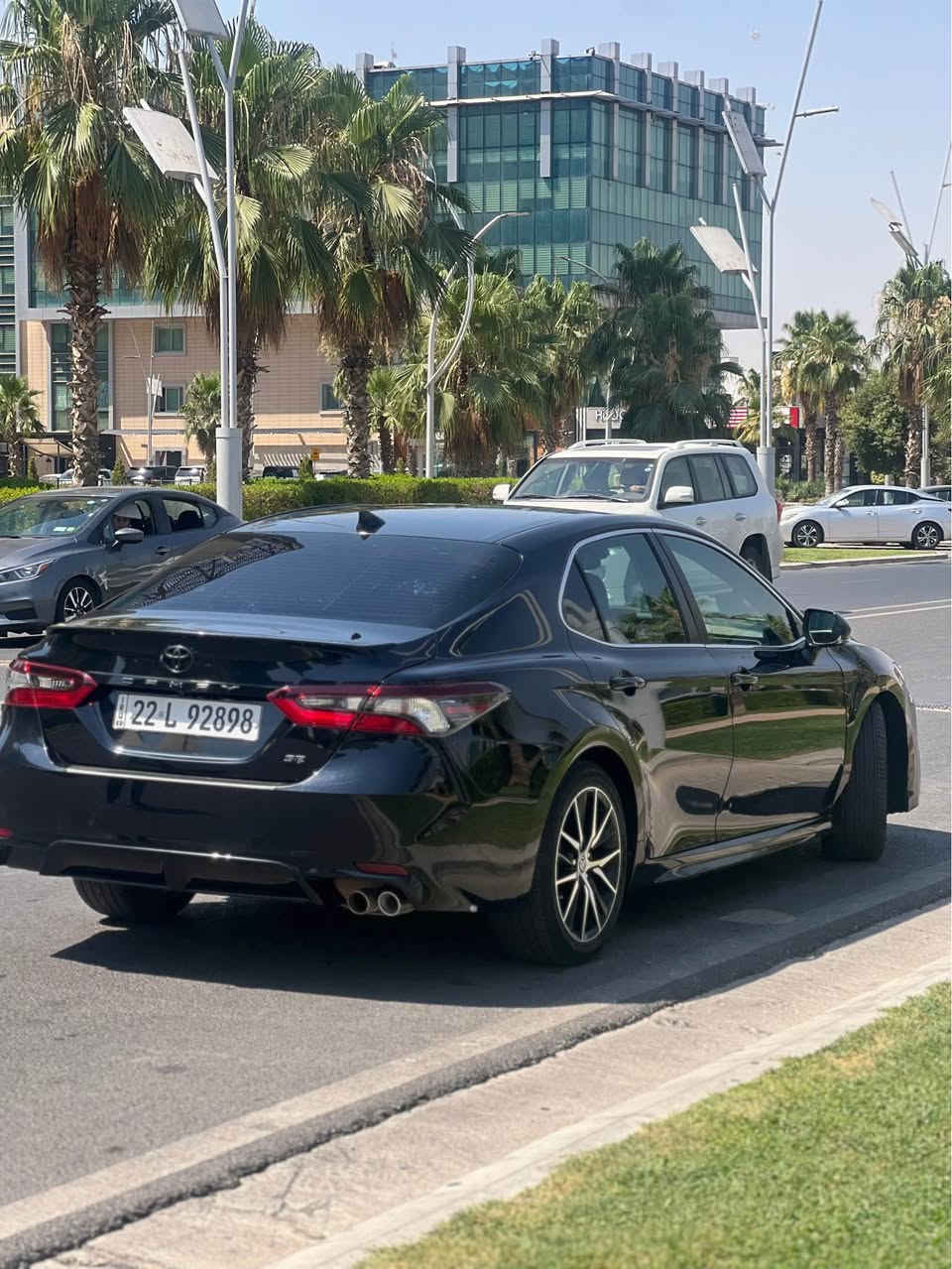 كاميري مؤديل 2023 مواسفات se black top  به سمه و ئاوينه رادار 
ته نها بونيت و چاملغ لاي سايه ق سبوغه 
په ره شوت ته نها سوكان ته قيه و سيسته م كرايته وه 
ته نها ٢٣ مايل رؤشتوه 
تاخم تايه و فه خس و هه زه ي نوئ يه 

***********

كامري موديل ٢٠٢٣ فول مواسفات بلاك توب به سمه رادار بس بي بونت چاملغ سبغ ماشي ٢٣ ميل ارباگ بس ستيرن تاك رجع سستم فحص هزه جديد طايات جديد سياره مابي نقص هسه سويت سيرفس
كامل 
*********** أربيل, العراق
