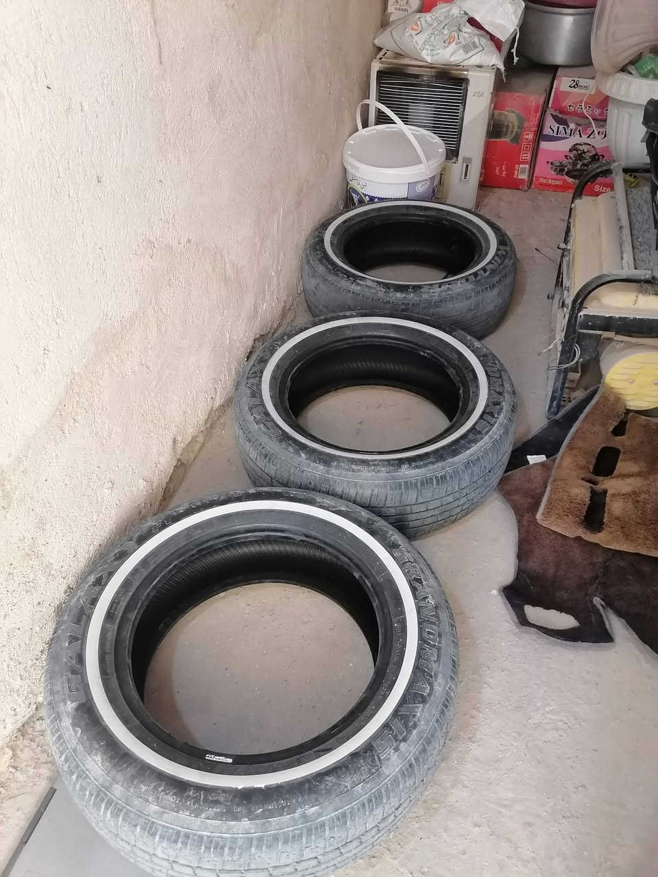 سلام عليكم شباب تخم تاير ابو الخطه واحد بي ٤ فتايل ولزكه  وحد بي ٣ فتايل ولزكه  وثنين جديد المكان  نجف بل حولي ***********. الحجم 15/195. مال النتره مضلع
