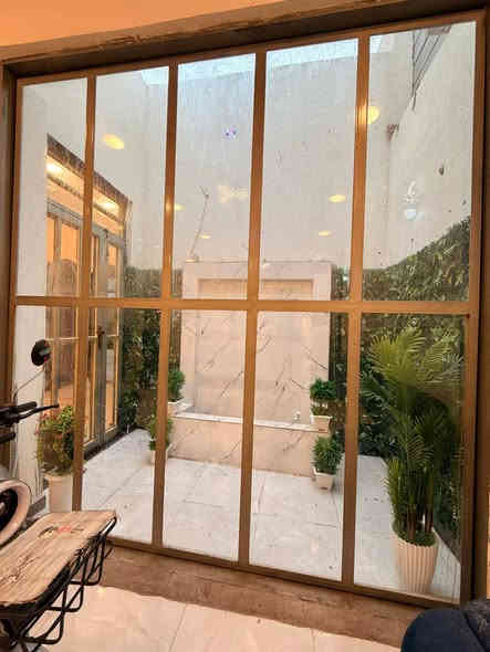 سلام عليكم ⁉️👋 

#دار سكن للبيع بناء حديث   و شغل درجه أولى 

#المساحه 290 متر
 البيت ينباع معه لأثاث فقط غرف النوم ٣

طابو صرف زراعي بأسم عراقي سند 25 راعي لارض موجود نفس المنطقه 

#يحتوي البيت على ثلاث 3️⃣ غرف نوم 
#و ديوان 
#و مطبخ حار و بارد 
و مناور 
و صحيات داخلي و خارجي و حديقه 
و البيت يحتوي على شلال مرتب داخلي 
و كراج سياره 

للعلم البيت على شارع تبليط 10 متر 

#العنوان ابي الخصيب منطقه كوت الحمداني 

السعر 150 و بي مجال معه لأثاث 
للاستفسار اتصل  *********** البصرة
