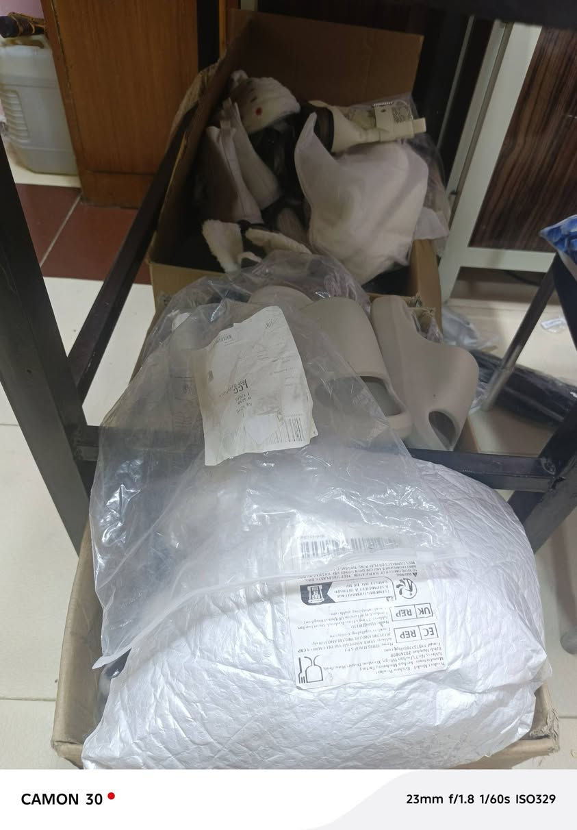 بضاعه عبارة عن ملابس👗👚👖
رجالي نسائي اطفال
احذيه رجالي نسائي 
مع مكياج نصف كارتون هديه

العدد الكلي 14كارتون 
السعر الكلي 750الف 
العنوان بصره قبله شارع السوق الكبير
***********
***********
