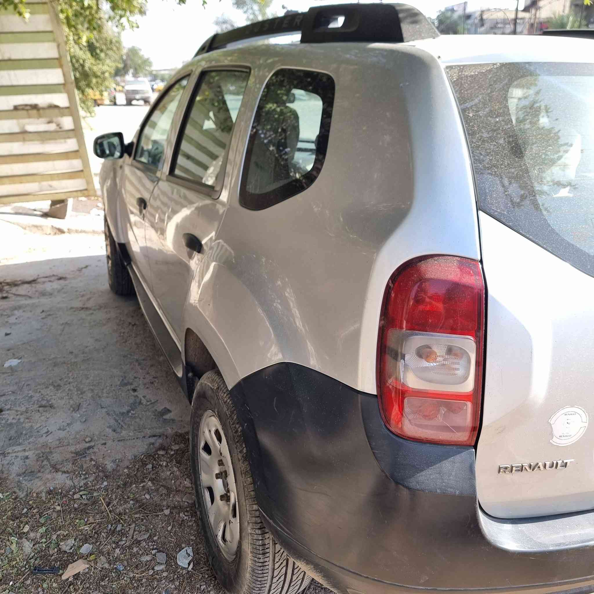 السلام عليكم سياره للبيع موديل ١٧ محرك ٢٠٠٠ رقم بغداد كشر مابيه صبغ بس بارد رايدها ٨٥ هاذا رقمي ***********
