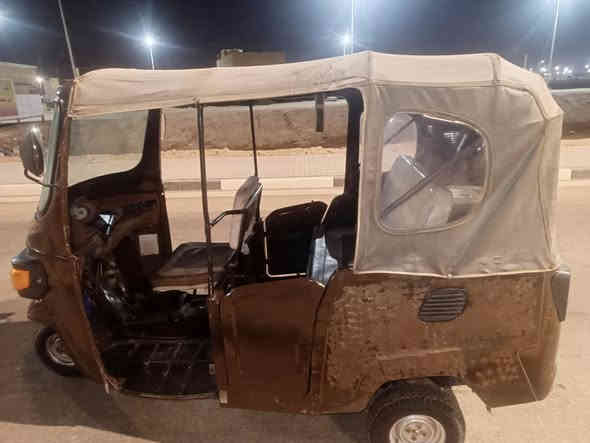 سلام عليكم تكتك بياجو موديل 24 رقم وسنويه راعيها يريد مداور محرك مكفول  بدي بيه ضربه ومصلحه بس ما مصبوغا والباقي مكفول كهربائيات كلها شغاله عالي ناصي اشاير شغاله تكتك حلوه ونضيفه ما متعوبه سعر 4 و300 وبيها مجال مكاني بصرة كرمت علي ابو صخير شارع حجي خلف رقمي ***********
