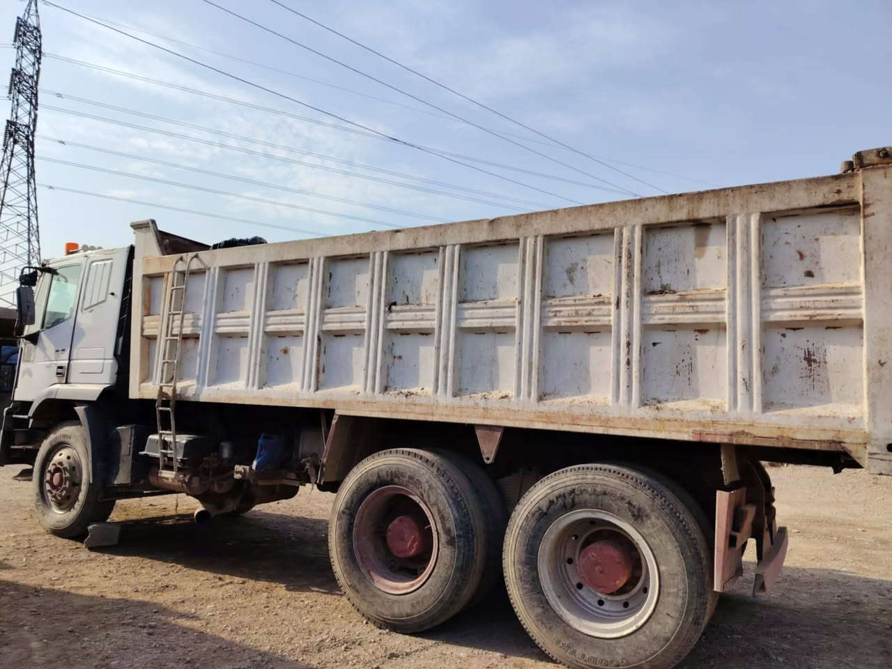 سلام عليكم افيكو للبيع موديل91 بسمي تحويل ثاني يوم محرك 37 كير 160 المكان التاجي ***********//***********
