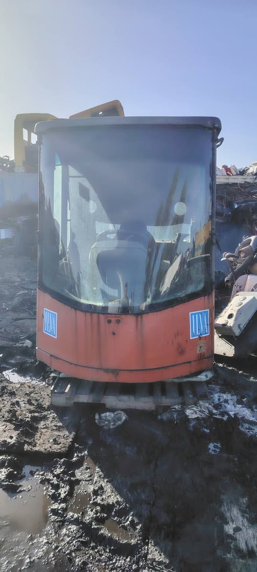 كابينة شفل هيتاكي مع المحرك ولاكسلات للبيع *********** واتساب
