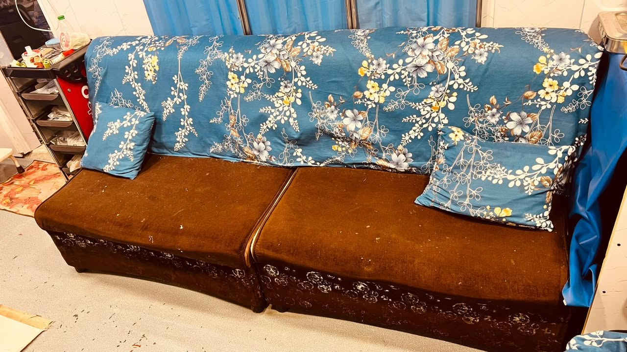 تخم كل واحد وسعره ٣٠ وخشب ٢٥ وثالث ٥٠ مكان الحسينيه


**إذا كنت صاحب هذا الإعلان وتريد حذفه لأي سبب، رجاءا أرسل رسالة إلى الدعم الفني**