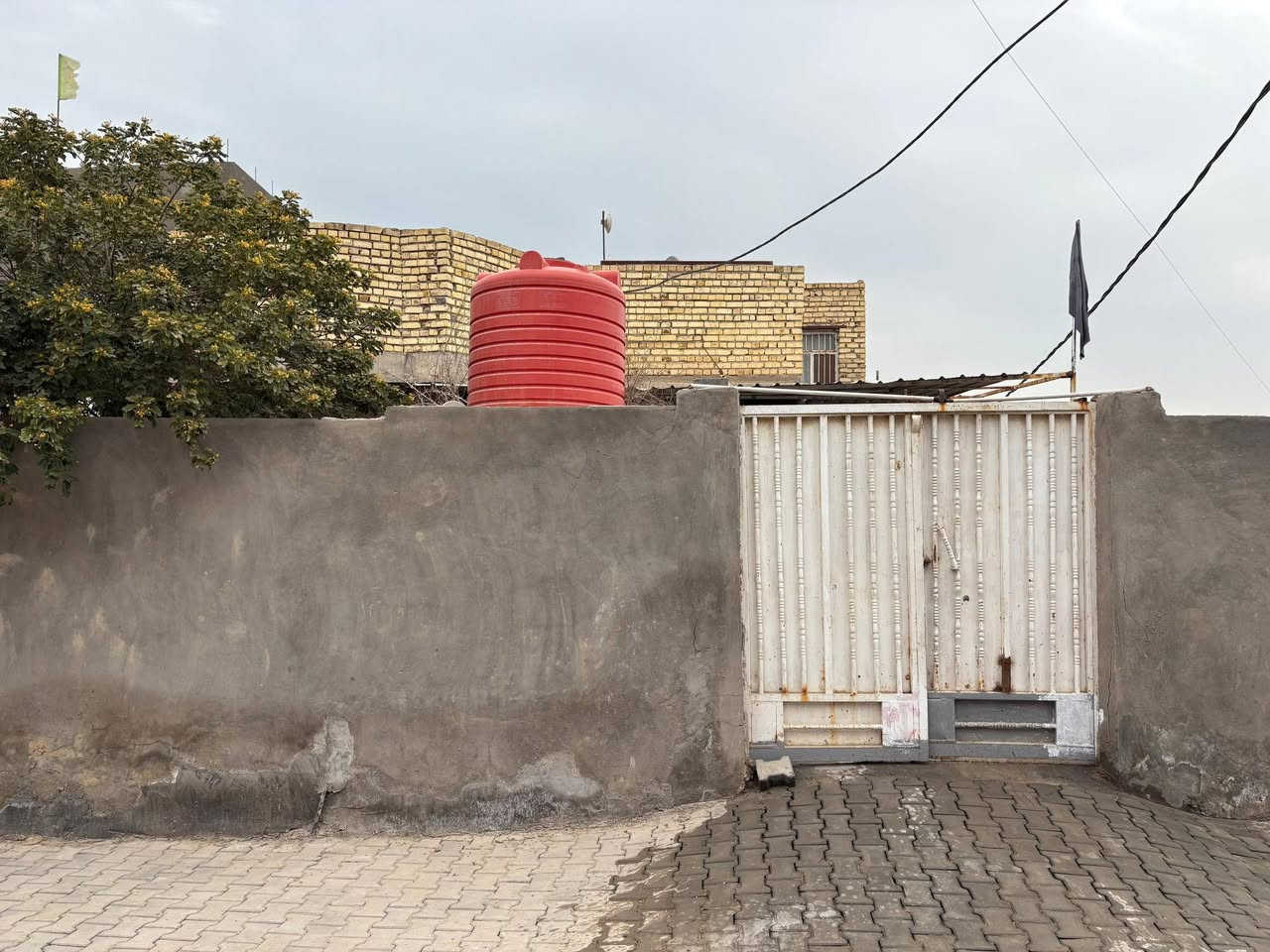 بيت زراعي للبيع مساحة 250متر بناء كامل
يتكون من غرفتين مطبخ صحيات داخليه وخارجيه 
المكان منطقة البوحسين نزلة ام الهوش الجديده
سعره 58 وبي مجال بسيط الشراي يجي خاص انطي الرقم


**إذا كنت صاحب هذا الإعلان وتريد حذفه لأي سبب، رجاءا أرسل رسالة إلى الدعم الفني**