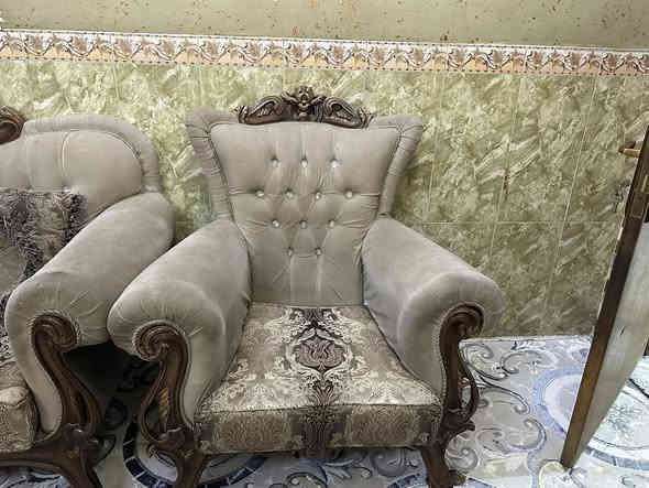 السلام عليكم تخم تركي ١٠ مقاعد خشب زان   للبيع سعر ٦٠٠ ألف وبيه مجال بغداد رئاسة معلمين  ***********
