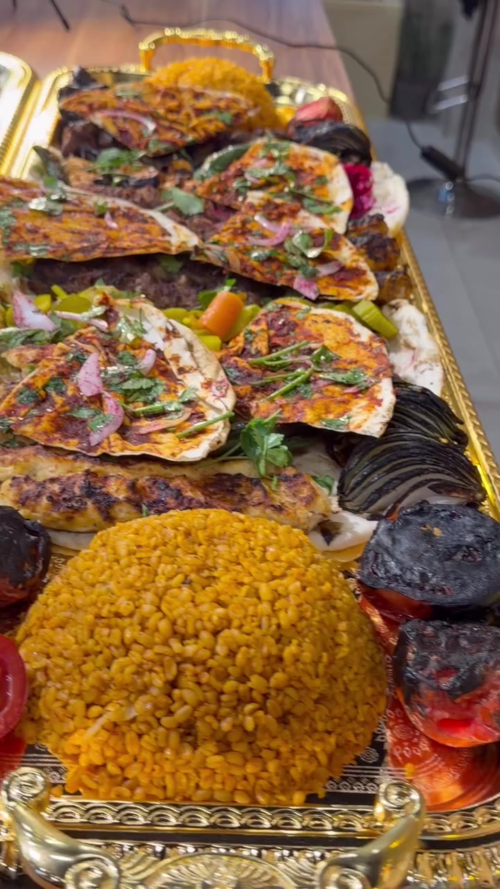 رمضان كريم 🌙
زورونا وخلو إفطاركم ويانه في مطعم My City (شاره گه م)
أشهى الأطباق، أجواء رمضانية مميزة، وخدمة تليق بكم.
بانتظاركم لتشاركوا أجمل لحظات الإفطار مع العائلة والأصدقاء.

📍 العنوان: خانقين
📞 للحجز والاستفسار: *********** – ***********

صينية مشاوي vip داخل الصالة مع سوب ضيافة وجاي كل هذا فقط  35 الف😍
