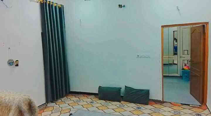 السلام عليكم 
بيت للبيع 100 متر ركن عالي عن الشارع طابو زراعي قريب الشارع 
يتكون من غرفه -صاله - مطبخ بناء بلوك سقف صب اساس حجر 
العنوان شارع المعمل مقابيل اسواق حسين الرماحي 
السعر 27 وبي مجال 
للاستفسار *********** النجف, العراق
