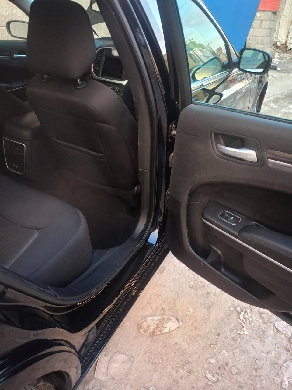 كرايسلر موديل ٢٠٢٢ تورنك لون اسود رئاسي
 تقرير مياه امطار  وبدلنه  بس مكينتهه بدبي ومامشتغل بيهه اي كلوب   كفالة عامة من الضربة والصبغ والتبديل 
دخول جديد كتاب ضباط رقم ميسان تحويل ثاني يوم***********
مكان السيارة البصرة الهارثة
