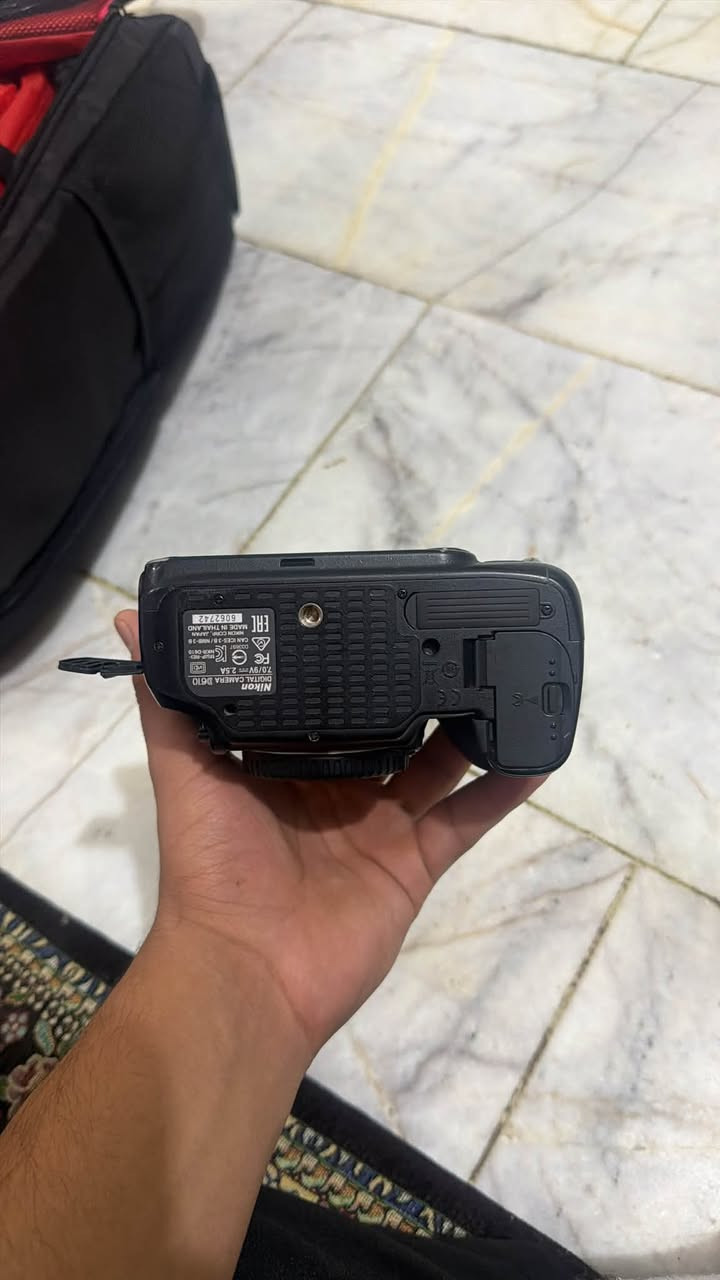 نيكون 610 كارتونة غراضة كاملة 
كلة اصلي غراض مالتة
كيبل نقل صور+بطارية اصلية + شاحنة كيبل اصلي مالتة
فول فريم بدون عدسة بس بدي
مكان قلعة سكر
توصيل بكل محافظات موجود 
***********
وتساب
