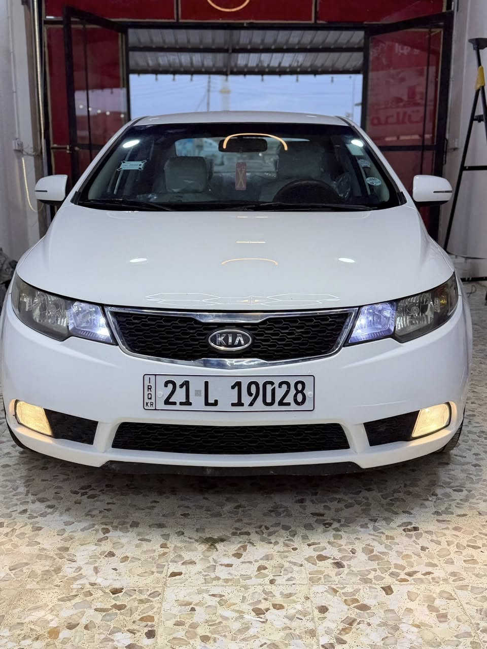 سيراتو موديل 2011 خليجيه محرك 1600 گير محرك لوك تخم تاير صدر لوك شاشه كأمره سويجات نسختين تبريد ثلج سنويه لل28 تحويل ثاني يوم 
بيها  برأس الجاملغ الأمامي شويه صبغ قدرشبر وبيها بارد بالباب الخلفي فقط بدون لا دواخل ولا كلشي الباقي مكفول 
سعرها 105 وبيها مجال بسيط مكاني الأنبار الرمادي 
***********
