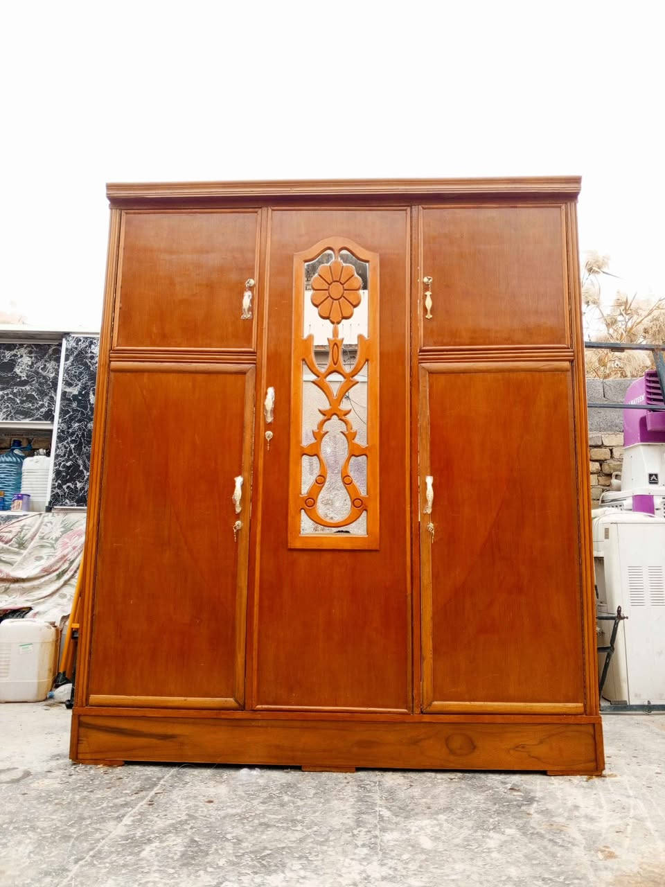 كنتور صاج 3 ابواب ملحق مرتب ونضيف 
سعره 180 نهايته 
 الشراي يجي خاص او يتصل *********** بغداد, العراق
