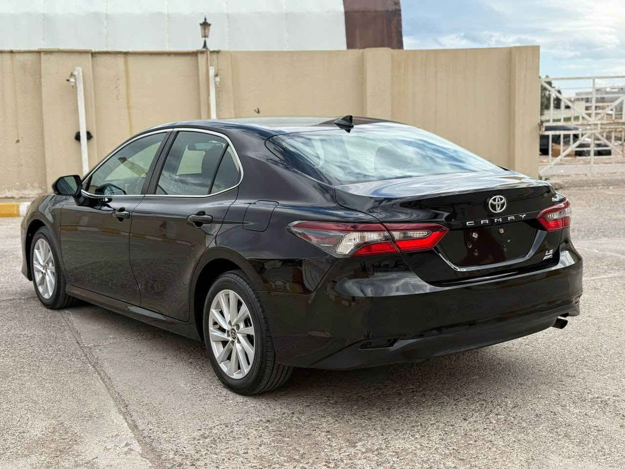 السلام عليكم 
تويوتا كامرى موديل2024
سعر :185مجال 
اللون :اسود  
حجم المحرك : 2.5L ( 4.سلندر )
سياره حادث خفيف و سعر مناسب 🔥
ملاحطة السيارة : بدون صبوغ  
بدون دواخل 100
ابدون ارباگ  100%

المواصفات 
اوتو هولد (𝐀𝐔𝐓𝐎 𝐇𝐎𝐋𝐃)
اوتو ستارات (𝐀𝐔𝐓𝐎 𝐒𝐓𝐀𝐑𝐓)
اوتو ستوب (𝐀𝐔𝐓𝐎 𝐒𝐓𝐎𝐏)
رادار امامي (تحديد مسار)
‏‎رادار جانبي (نقاط عمياء)
‏‎رادار خلفي (التحذير من الاصطدام)
‏‎حساسات امامي
‏‎حساسات خلفي 
نظام (𝐄𝐂𝐎)
نظام (𝐍𝐎𝐑𝐌𝐀𝐋)
نظام (𝐒𝐏𝐎𝐑𝐓)
نظام (𝐒𝐇𝐎𝐖 𝐧𝐨/𝐨𝐟𝐟
تحكمات استيرن 
كشنات هيتر‏‎
كشنات كهربائي 
‏‎تبريد لمس
‏‎لايتات (𝐋𝐄𝐃) ليد عدسة زينون بيلادي
‏‎بكلايتات (𝐋𝐄𝐃) ليد بيلادي
تفاصيل اكثر الاتصال علی ارقام التاليه ‏
واتس اب ***********
☎️ [***********] اكر, نينوى
