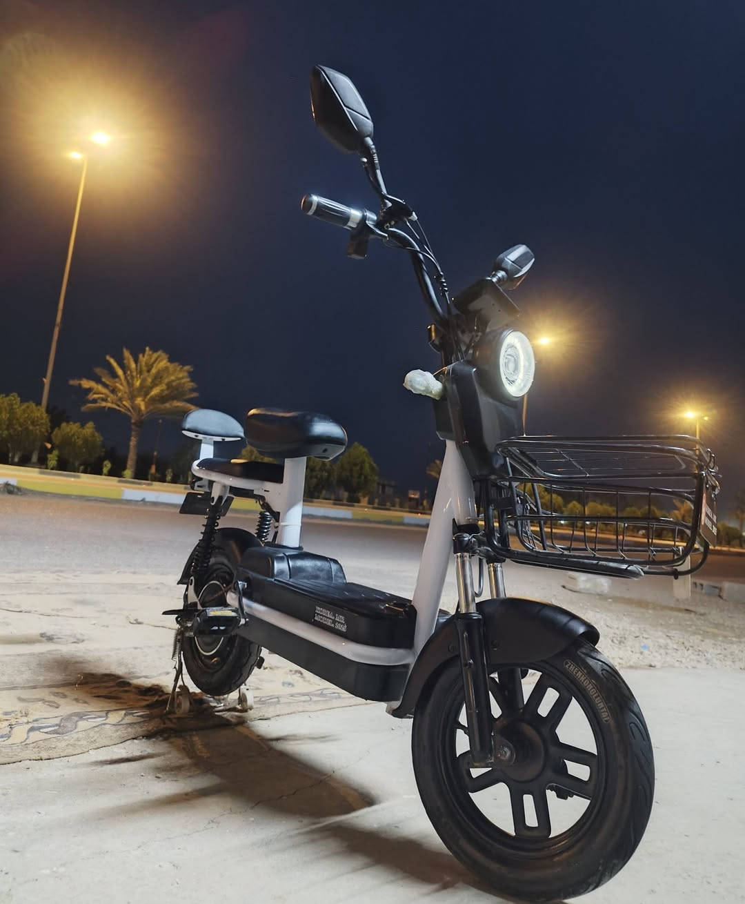 للبيع 🔥
دراجة كهربائية ⚡🚲
المواصفات:
🔹 سرعة القسوة تصل إلى 60
🔹 مكينة كهربائية قوية وعزم ممتاز
🔹 ملف نحاس أصلي وسحب قوي
🔹 بطارية ممتازة تدوم للمشاوير
🔹 استهلاك اقتصادي
🔹 مقعدين + مسند خلفي
🔹 سلة أمامية عملية
🔹 إنارة ومرايات
🔹 مناسبة للمدينة والمشاوير اليومية
الدراجة نظيفة واستعمال قليل👌
📍الموقع: كربلاء -نهر السلام
للاستفسار والسعر خاص📩


**إذا كنت صاحب هذا الإعلان وتريد حذفه لأي سبب، رجاءا أرسل رسالة إلى الدعم الفني**
