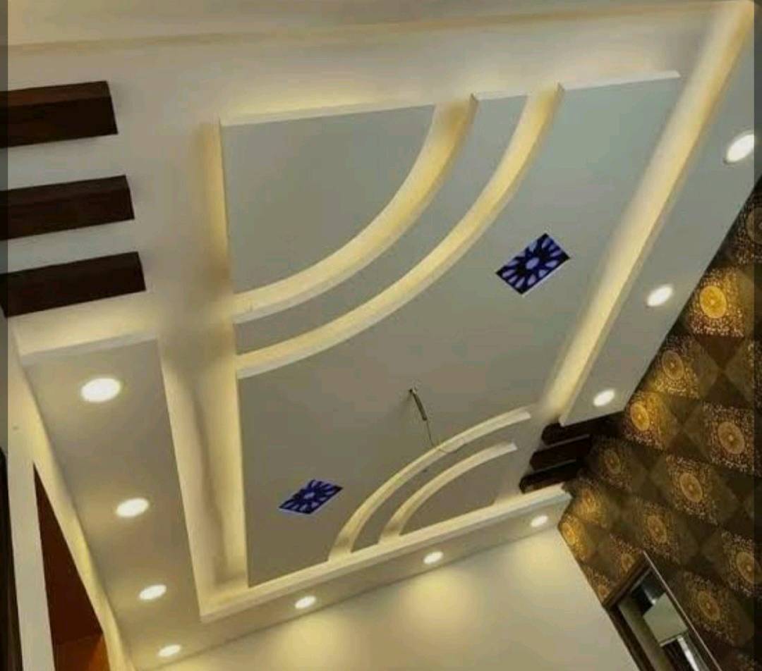 صباغ مصري اشتغل كلشي يخص الصبغ والديكورات بأسعار مناسبة 
معجون، سحب وتنعيم الجدران، عزل الرطوبة والحرارة) ديكورات جبس بورد 
التشطيب الدقيق✅️
 إلتزام بالمواعيد✅️
 تشطيب بجوده عالية ✅
بأسعار مناسبة للجميع ✅️
القدرة على الإنجاز في العمل✅️ 
️
شلون تحب الزبون يتواصل وياك ويخليلك تفاصيل الشغل حتى تحسبله السعر؟ وهل تسوي كشف/معاينة مجانية لو لا؟: 
نعم اسوي 
بأي مدينة أو منطقة تشتغلون بالضبط داخل العراق؟ وهل تقبلون شغل بكل المحافظات لو مناطق محددة؟: 
بغداد وضواحيها
شنو نوع الدهانات والمواد اللي تستخدمها؟ وهل عندك ماركات معيّنة أو مواد أصلية/مضمونة؟: 
اللي يناسب الزبون 
بالنسبة للديكورات الجبس بورد، شنو الأنواع والتصاميم المتوفرة عندك؟ وهل تسوي حسب الطلب أو حسب الصورة اللي يرسلها الزبون؟: 
حسب طلب الزبون
إذا الزبون يريد تسعيرة، شنو المعلومات اللي تحتاجها منه؟ مثل مساحة المكان، عدد الغرف، نوع التشطيب، وشنو السعر التقريبي للمتر؟: 
نعم 