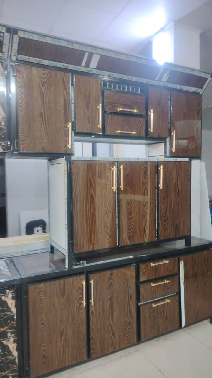 #معرض الفرات للبيع جميع انواع الاثاث المنزلي واللاجهزه الكهربائيه المستخدم والجديدوبأنسب لاسعار مقابل دئره جنسيه القائم من جهه البرانيه بصف جسرالمشاه تم وبحمدالله وصول حمل كاونترات جديده للاستفسار لاتصال برقم ***********متوفرواتس اب***********
