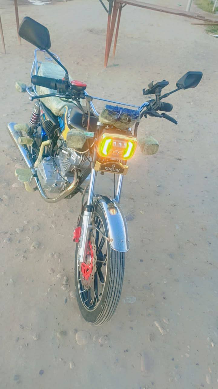 السلام عليكم سيفان موديل 2025 للبيع فقط بدون مراوس بي الويل الامامي بي عواج قليل والشاشه ال اناره مالتهه ضعيفه مبدل بي ولفات فقط بدون تجفيت محرك 200السعر 575 وبيهه مال بسيط *********** بي واتساب
