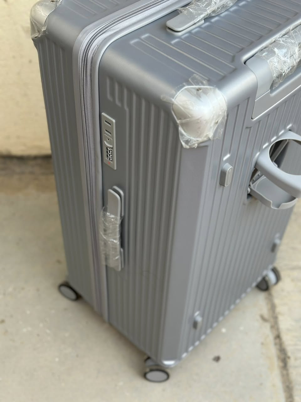 يالله يارزاق جنطه سفر حجم كبير ماركه  مدرعه المنيوم بيه منفذ شحن يو اس بي قياساته الارتفاع ٧٥ والعرض ٤٠ والعمق ٣٥


**إذا كنت صاحب هذا الإعلان وتريد حذفه لأي سبب، رجاءا أرسل رسالة إلى الدعم الفني**