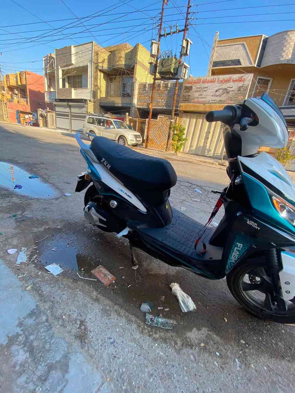 دراجه شحن شركه ليما للبيع جديده صارلها شهر من نازله من رمبه أوراق كامله نضافه وضمان سنتين من شركه ملف وبطاريه وعقل بصمتين مع سويجين  الشحنه وحده تمشيك ٩٠الى ٨٠كيلو السرعه ٨٠ السعر ١٢٥٠وبيها مجال لتواصل فقط عل سيمكارت رقم***********
